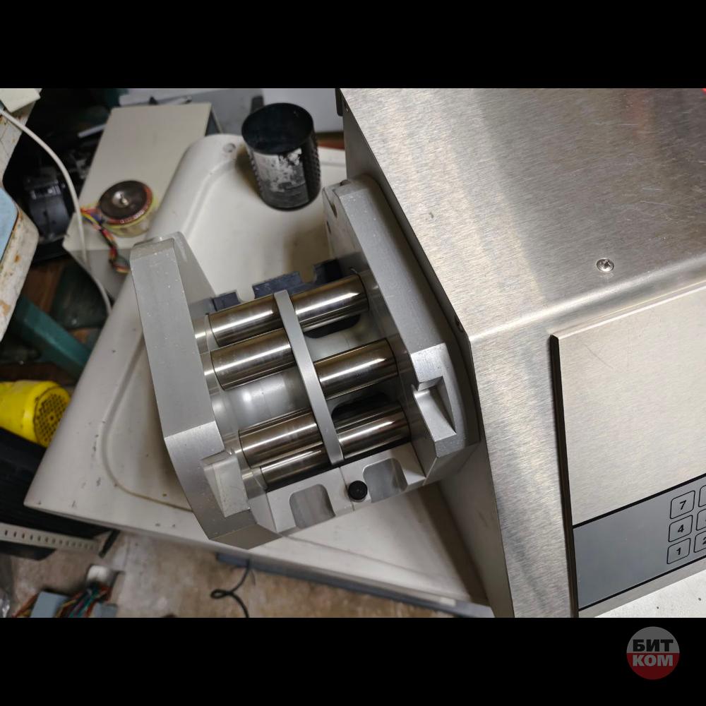 Комплекс: дозатор Flexicon PF22 и укупорщик FS32. GMP.